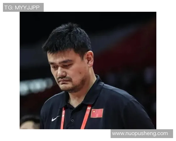 姚明叔叔长得高大威猛仿佛篮球场上的巨人让人惊叹不已